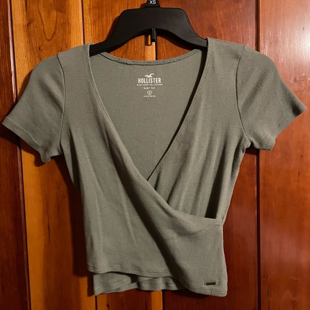 Green Hollister crop top